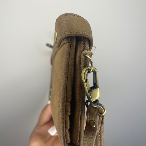 THIS IS A PROJECT: NEW-ISH ROOTS WALLET AS IS (WRISTLET NEEDS LOVE) - Picture 3 of 17